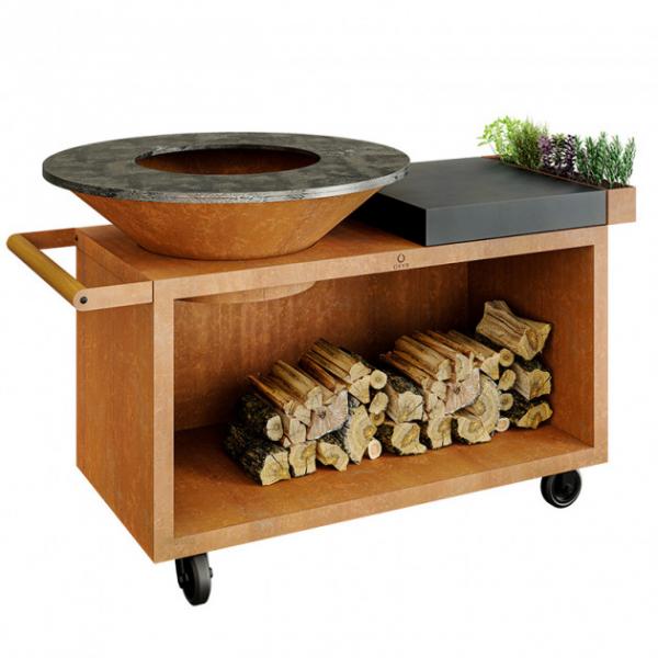 Brasero Ofyr XXL : plancha et grille barbecue, pince à bois, sur roulettes, stockage de bois  Dimensions : Ø100, 135x65 h 102. 174 kg hors combustible à rendre propre